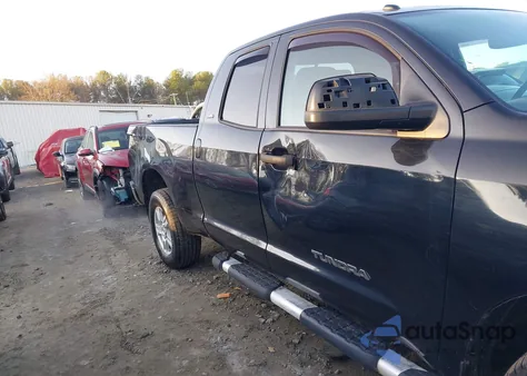 2013 Toyota Tundra Grade 4.6L V8 из США, поврежденный, VIN 5TFUM5F17DX042956